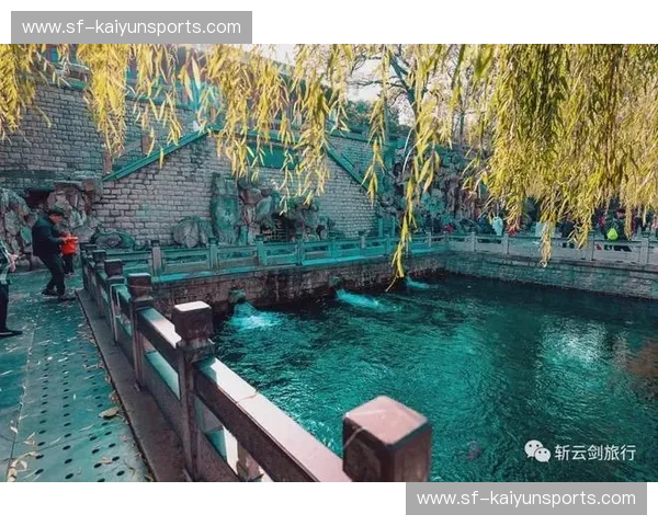 江湖与泉水的博弈：当“大武汉”撞上“新济南”，谁才是内陆城市的顶级天花板？